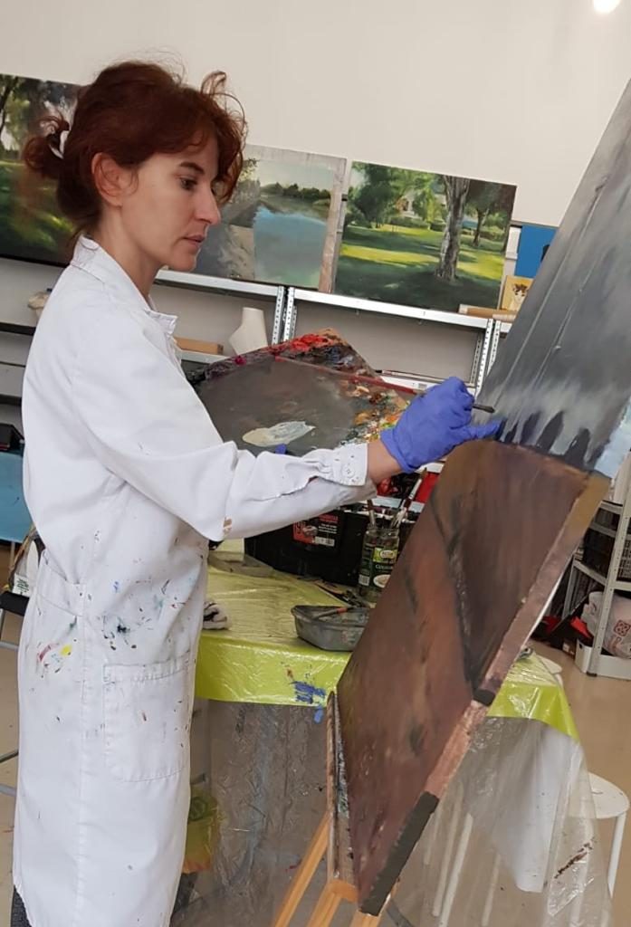 Ana Ma pintando